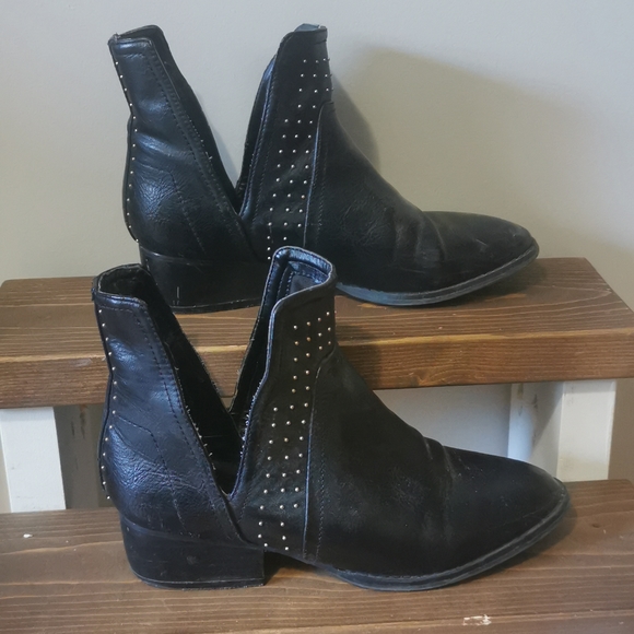 Black Ankle Boot - Picture 1 of 5
